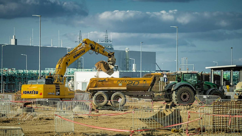 Rozbudowa zakładu Volkswagen Poznań we Wrześni nabiera tempa - rusza montaż konstrukcji nowych hal - 13.