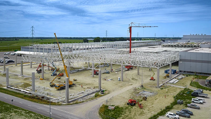 Wiecha na budowie nowych hal Volkswagen Poznań. We Wrześni powstaje zaplecze dla elektrycznego Craftera - 18.
