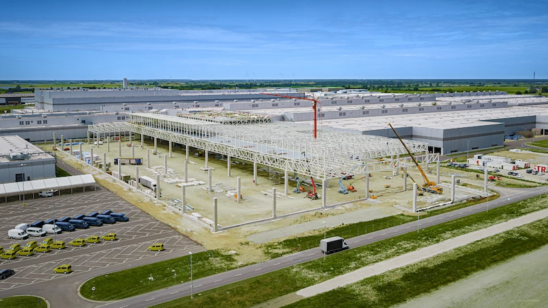 Wiecha na budowie nowych hal Volkswagen Poznań. We Wrześni powstaje zaplecze dla elektrycznego Craftera - 19.