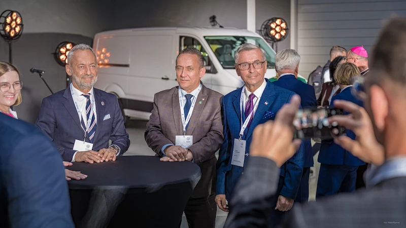 Wiecha na budowie nowych hal Volkswagen Poznań. We Wrześni powstaje zaplecze dla elektrycznego Craftera - 36.