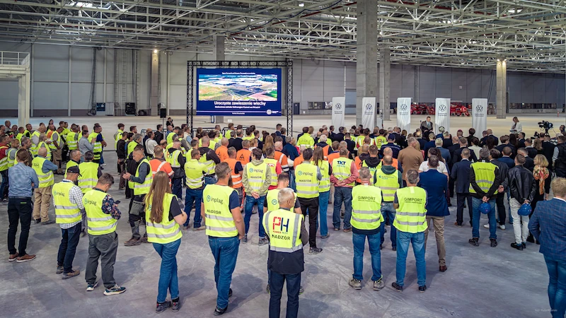 Wiecha na budowie nowych hal Volkswagen Poznań. We Wrześni powstaje zaplecze dla elektrycznego Craftera - 41.