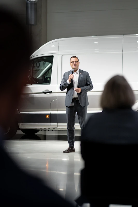 We Wrześni ruszyła seryjna produkcja elektrycznego Volkswagena e-Craftera - 10.