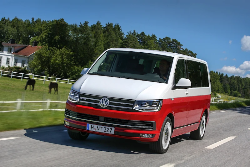 Nowy Volkswagen Multivan - od standardowego Transportera do przemyślanego samochodu wielozadaniowego - 2.