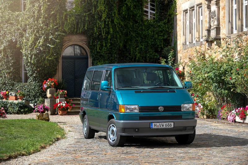 Nowy Volkswagen Multivan - od standardowego Transportera do przemyślanego samochodu wielozadaniowego - 5.