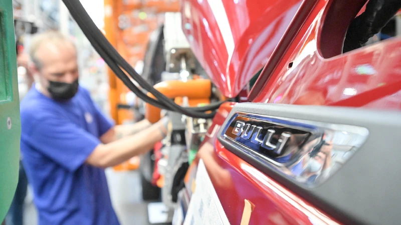Jeszcze bardziej innowacyjny i scyfryzowany: w zmodernizowanej fabryce Volkswagen Samochody Dostawcze w Hanowerze rozpoczęto seryjną produkcję Nowego Multivana - 8.