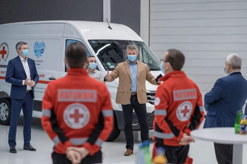 Volkswagen Poznań przekazuje e-Craftera Grupie Ratownictwa PCK Poznań - 1.
