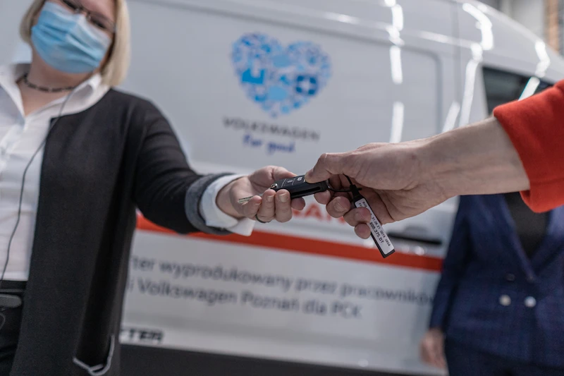 Volkswagen Poznań przekazuje e-Craftera Grupie Ratownictwa PCK Poznań - 3.
