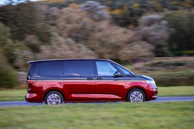 Ikoniczna funkcjonalność i stylistyka - Volkswagen Multivan kontynuuje tradycje... - galeria