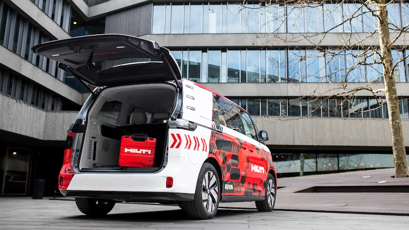 Volkswagen ID. Buzz we flocie Hilti Poland - wizytówka firmy i dowód zrównoważonego rozwoju - 2.