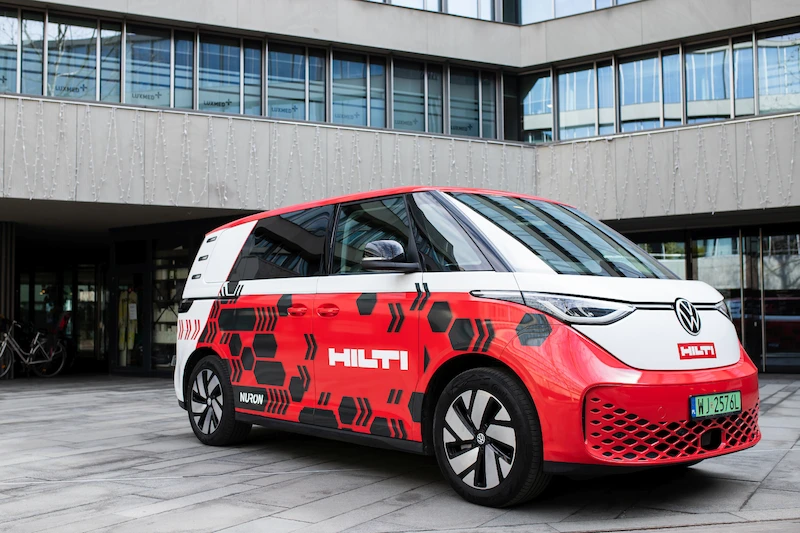 Volkswagen ID. Buzz we flocie Hilti Poland - wizytówka firmy i dowód zrównoważonego rozwoju - 7.