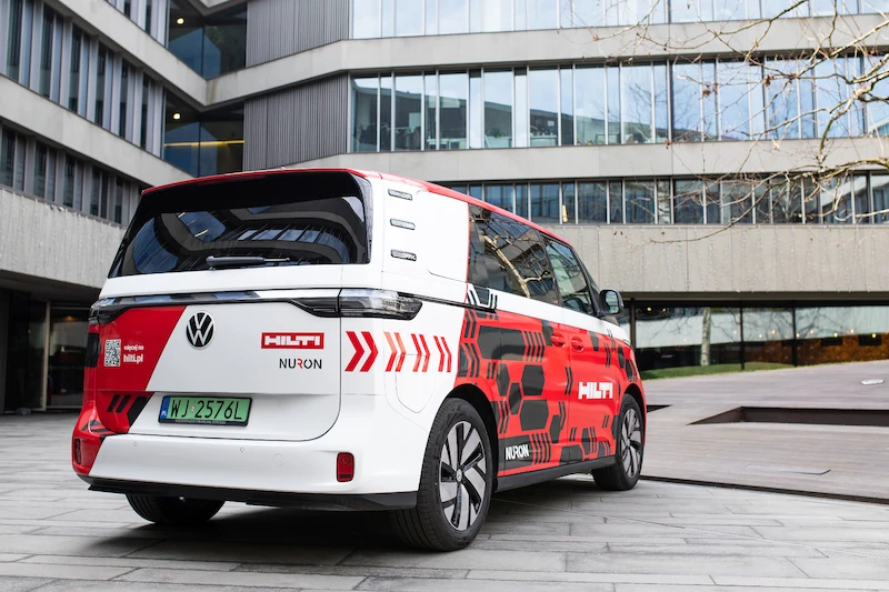 Volkswagen ID. Buzz we flocie Hilti Poland - wizytówka firmy i dowód zrównoważonego rozwoju - 8.