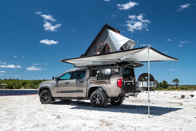 Caravan Salon 2023: nowy Amarok z namiotem dachowym i z hardtopem - 1.