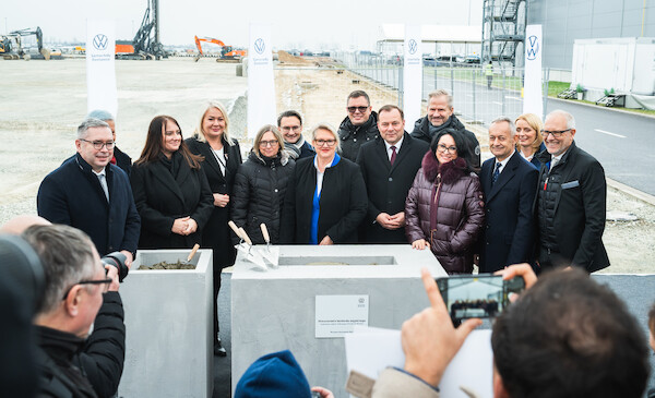 Fabryka Volkswagen Poznań we Wrześni: Wmurowano kamień węgielny pod nowe hale do produkcji elektrycznego Craftera