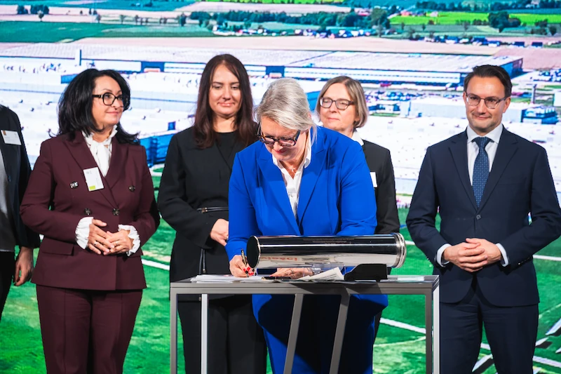 Fabryka Volkswagen Poznań we Wrześni: Wmurowano kamień węgielny pod nowe hale do produkcji elektrycznego Craftera - 17.