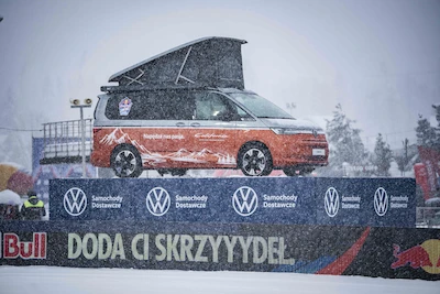 Emocje, pasja i przekraczanie barier. Volkswagen Samochody Dostawcze podsumowuje tegoroczne „Skoki w Punkt”