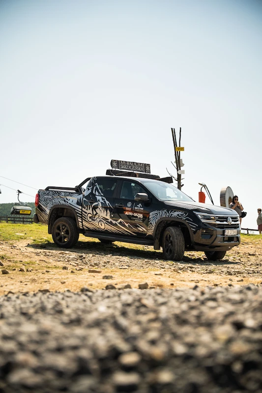 Amarok w sercu downhillowej rywalizacji. Volkswagen Samochody Dostawcze wspiera iXS European Downhill Cup 2026 w Szczyrku - 3.