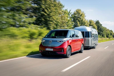 Volkswagen ID. Buzz - teraz dostępny również z długim rozstawem osi, większym zasięgiem i w topowej wersji GTX z napędem na cztery koła