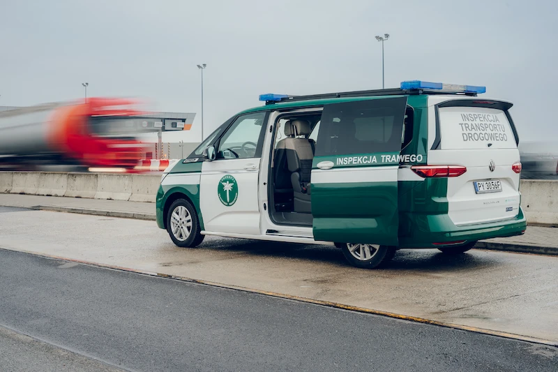 Mobilne biuro w Multivanie - 11.