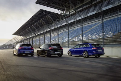Sportowe modele Volkswagena bardziej przystępne: marka z Wolfsburga obniża ceny odmian GTI...