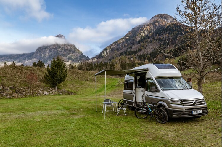 „Austria na czterech kółkach” – nowy przewodnik dla miłośników kamperowych podróży od Volkswagena i Wydawnictwa Pascal