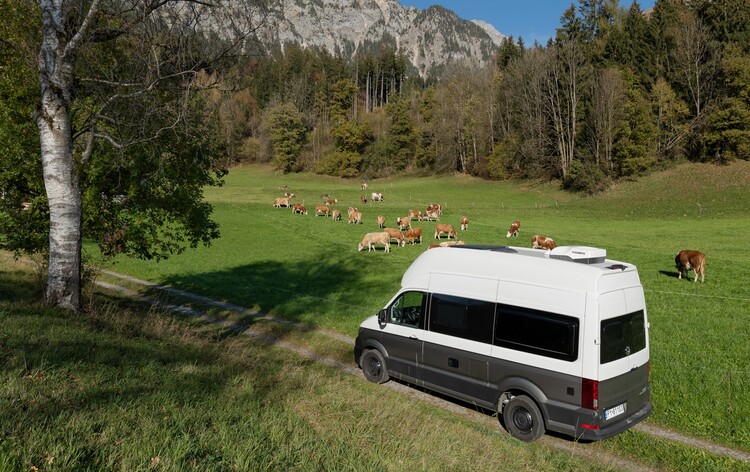 „Austria na czterech kółkach” – nowy przewodnik dla miłośników kamperowych podróży od Volkswagena i Wydawnictwa Pascal