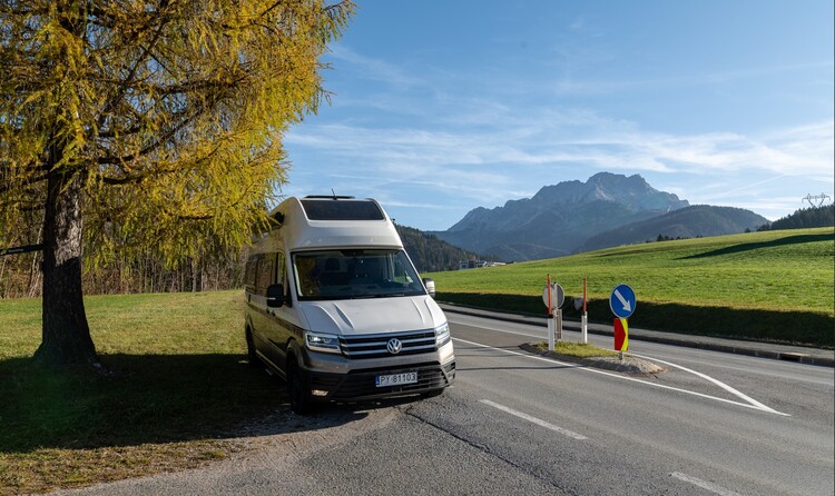 „Austria na czterech kółkach” – nowy przewodnik dla miłośników kamperowych podróży od Volkswagena i Wydawnictwa Pascal