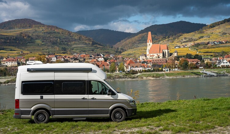 „Austria na czterech kółkach” – nowy przewodnik dla miłośników kamperowych podróży od Volkswagena i Wydawnictwa Pascal