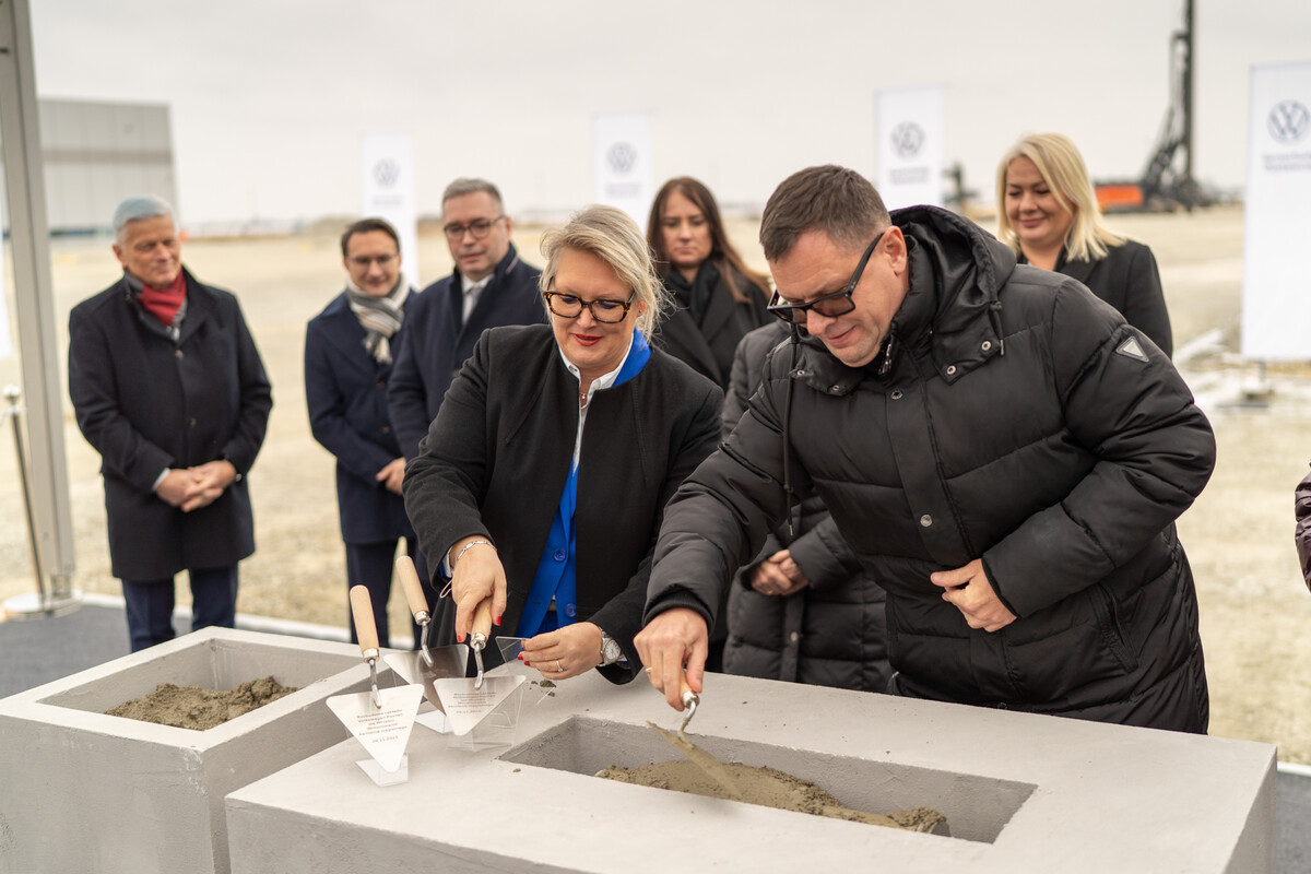 Fabryka Volkswagen Poznań we Wrześni: Wmurowano kamień węgielny pod nowe hale do produkcji elektrycznego Craftera