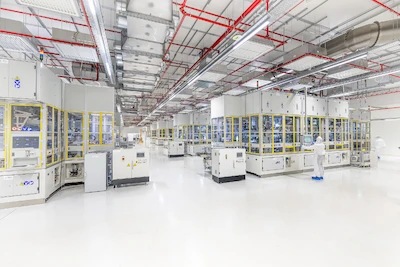 Rozpoczęcie produkcji europejskich ogniw akumulatorowych: PowerCo uruchamia gigafabrykę w Salzgitter
